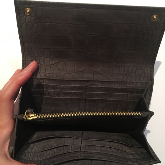 Authentic Givenchy brown leather wallet. - Picture 3 of 8